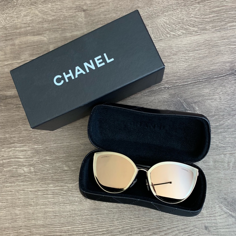 CHANEL Authentic, gold Mirrored cat eye sunglasses